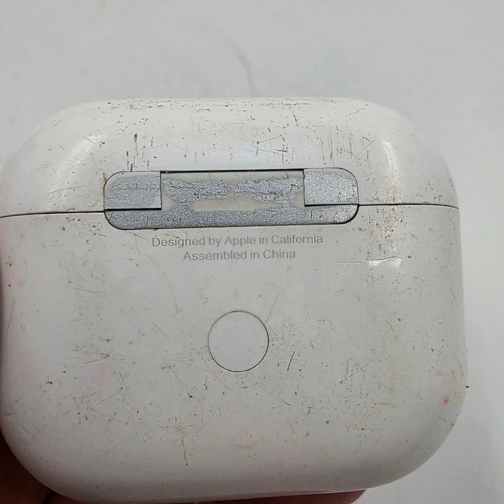 Apple AirPods 3rd Generation MagSafe Charging Case White‎ A2566 GX4ZJ6SNLKKT L3